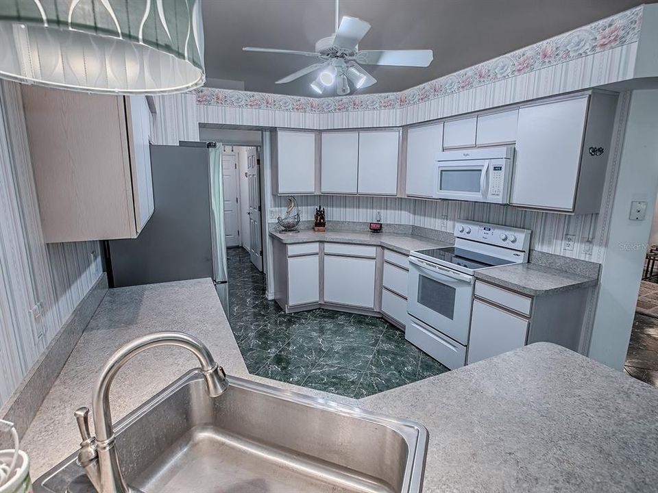 For Sale: $295,000 (3 beds, 2 baths, 1762 Square Feet)