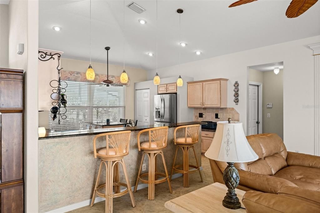 На продажу: $925,000 (3 спален, 2 ванн, 1685 Квадратных фут)