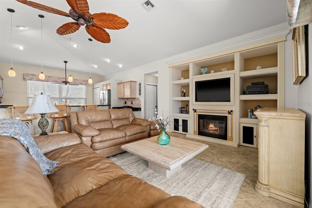 На продажу: $925,000 (3 спален, 2 ванн, 1685 Квадратных фут)