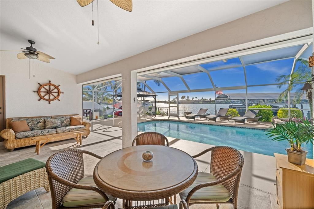 На продажу: $925,000 (3 спален, 2 ванн, 1685 Квадратных фут)