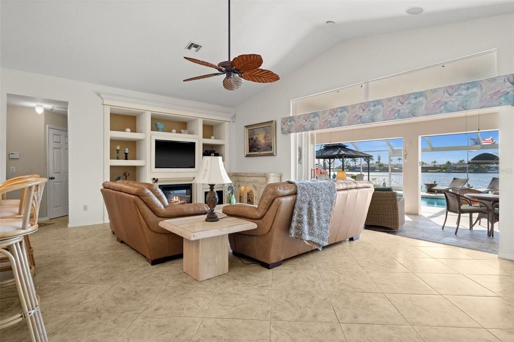 На продажу: $925,000 (3 спален, 2 ванн, 1685 Квадратных фут)