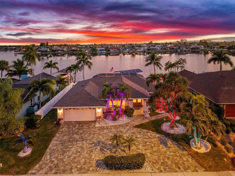 На продажу: $925,000 (3 спален, 2 ванн, 1685 Квадратных фут)