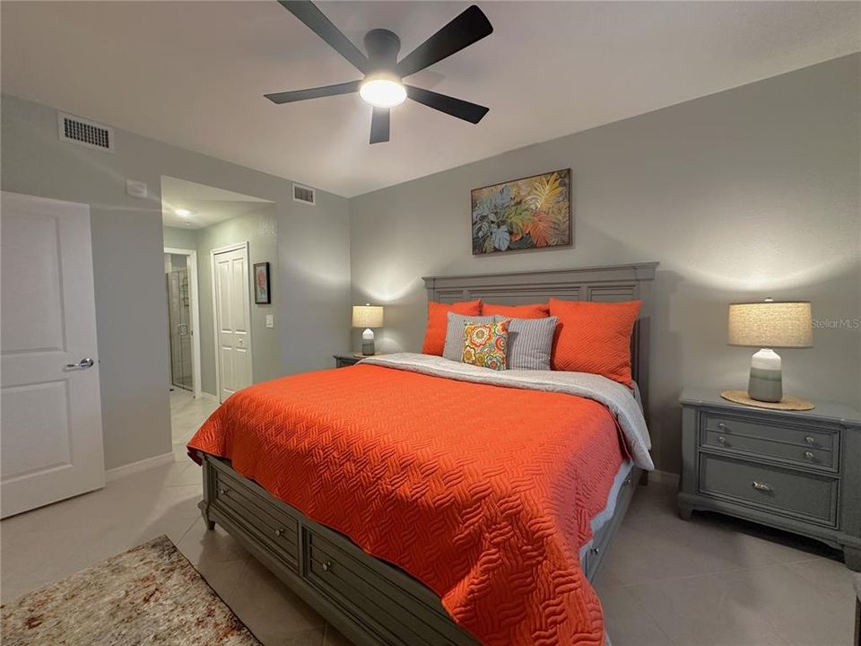 出租: $6,000 (2 贝兹, 2 浴室, 1366 平方英尺)