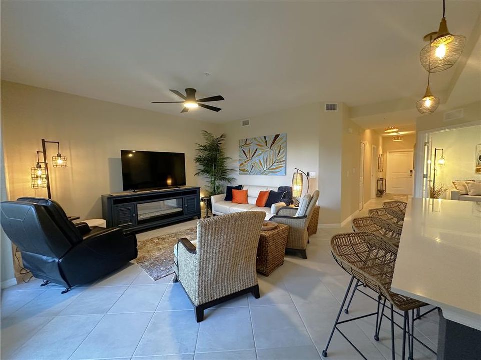 出租: $6,000 (2 贝兹, 2 浴室, 1366 平方英尺)