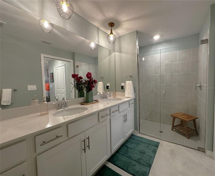 出租: $6,000 (2 贝兹, 2 浴室, 1366 平方英尺)