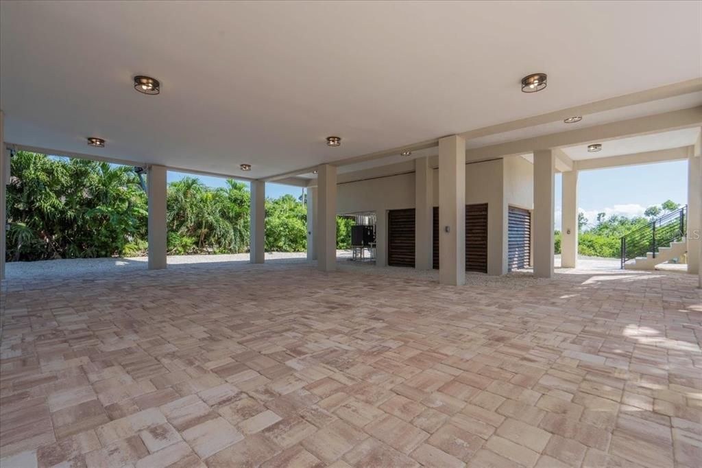 For Sale: $4,750,000 (6 beds, 6 baths, 3102 Square Feet)