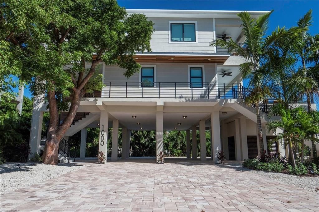 For Sale: $4,750,000 (6 beds, 6 baths, 3102 Square Feet)