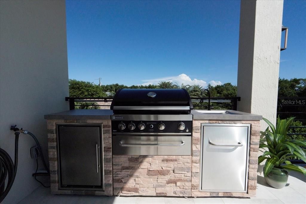 For Sale: $4,750,000 (6 beds, 6 baths, 3102 Square Feet)