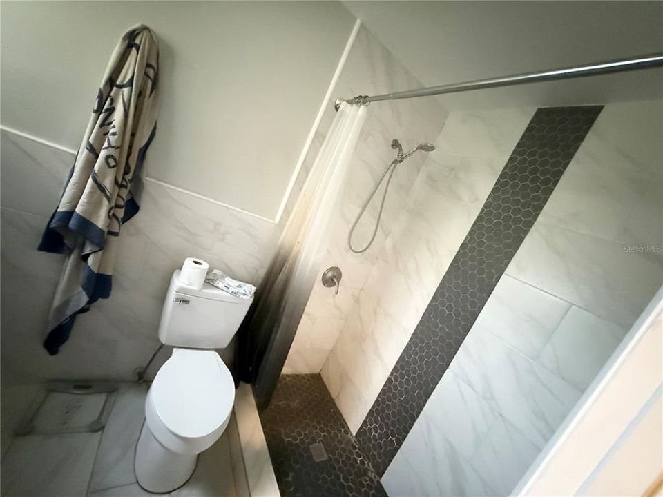 For Rent: $2,100 (3 beds, 2 baths, 1684 Square Feet)