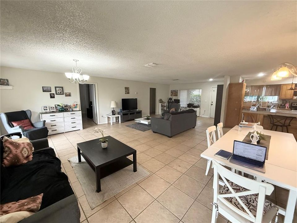 For Rent: $2,100 (3 beds, 2 baths, 1684 Square Feet)