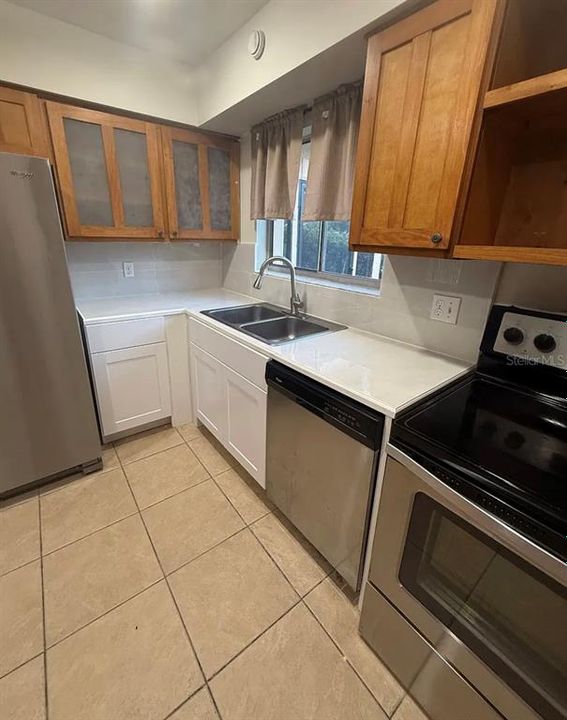 For Rent: $2,100 (3 beds, 2 baths, 1684 Square Feet)
