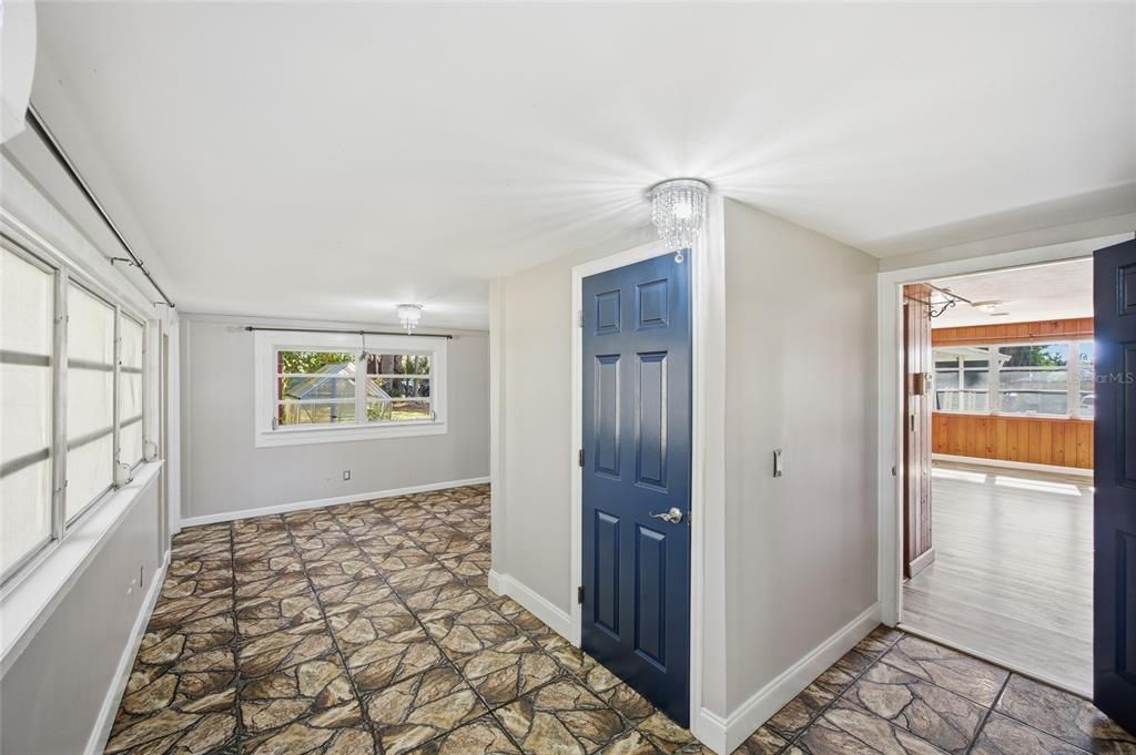 待售: $265,000 (4 贝兹, 2 浴室, 1549 平方英尺)