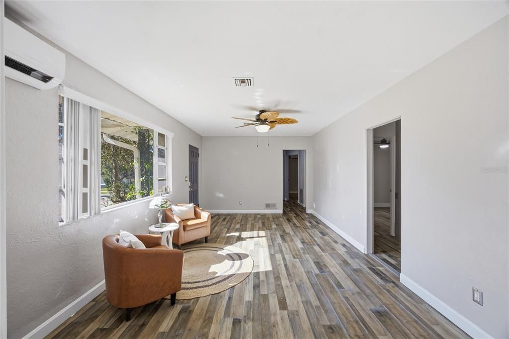 待售: $265,000 (4 贝兹, 2 浴室, 1549 平方英尺)