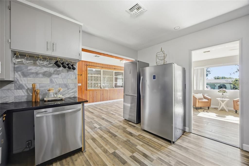 待售: $265,000 (4 贝兹, 2 浴室, 1549 平方英尺)