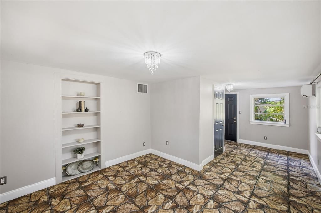 待售: $265,000 (4 贝兹, 2 浴室, 1549 平方英尺)