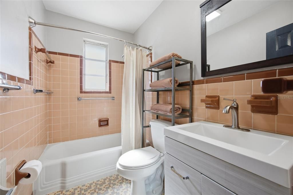 待售: $265,000 (4 贝兹, 2 浴室, 1549 平方英尺)