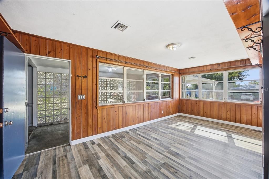 待售: $265,000 (4 贝兹, 2 浴室, 1549 平方英尺)