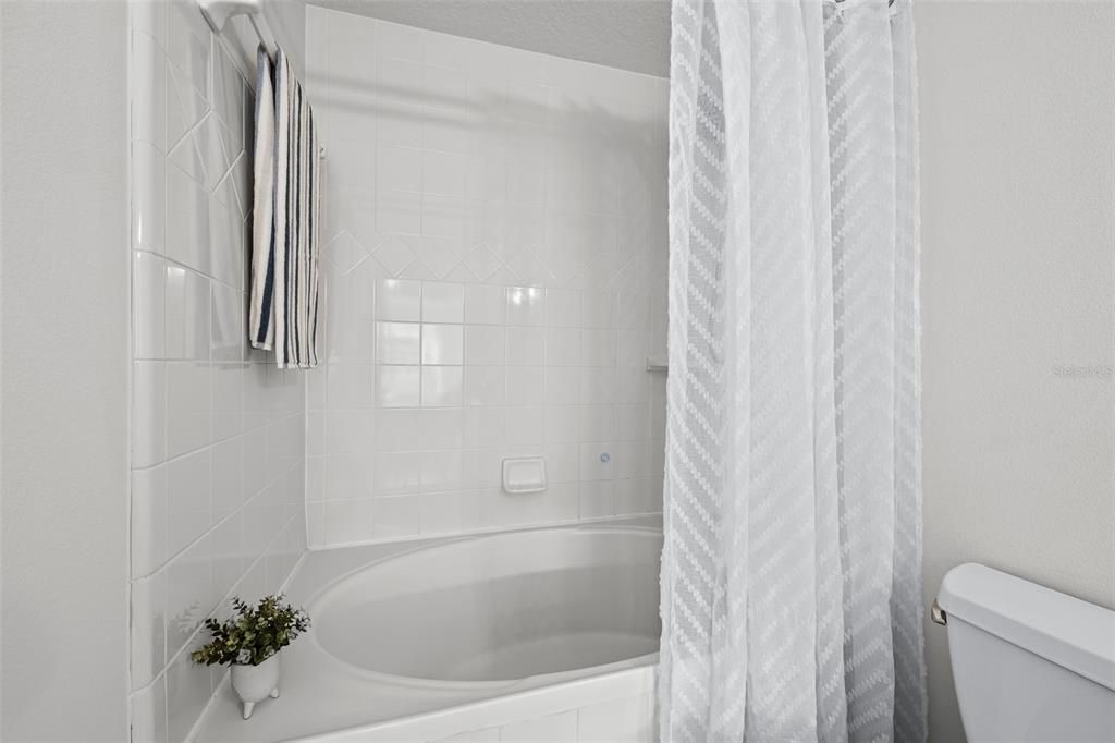 For Sale: $517,000 (2 beds, 2 baths, 1065 Square Feet)