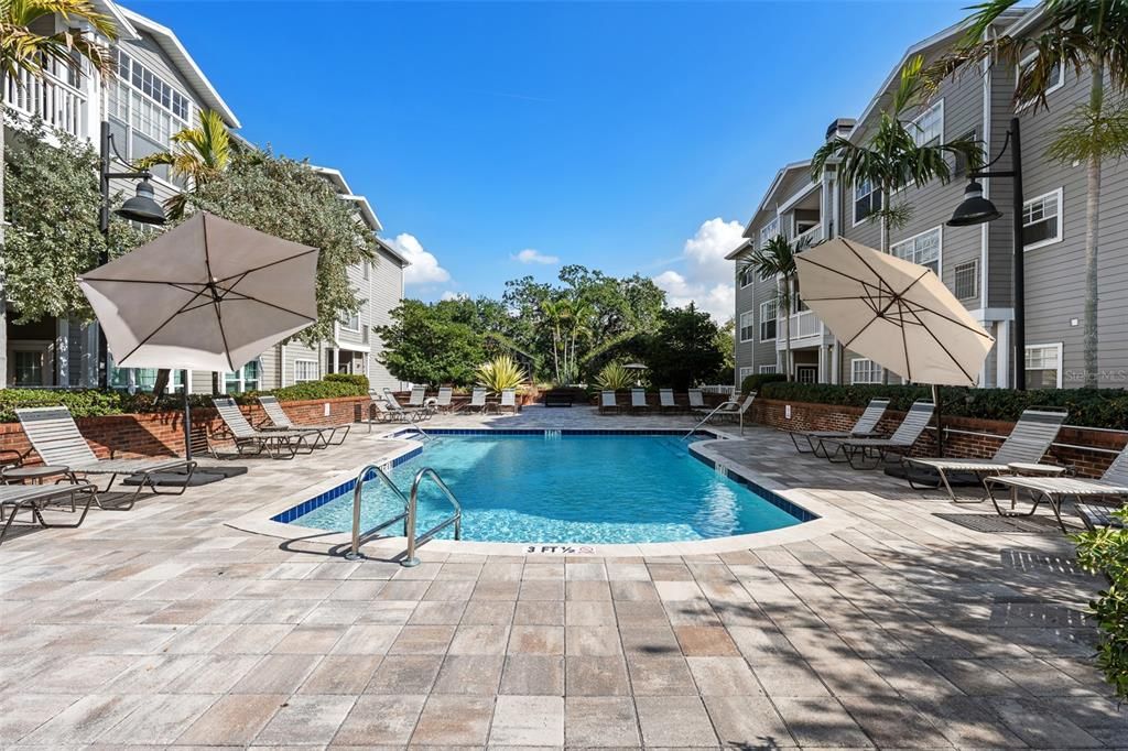 For Sale: $517,000 (2 beds, 2 baths, 1065 Square Feet)