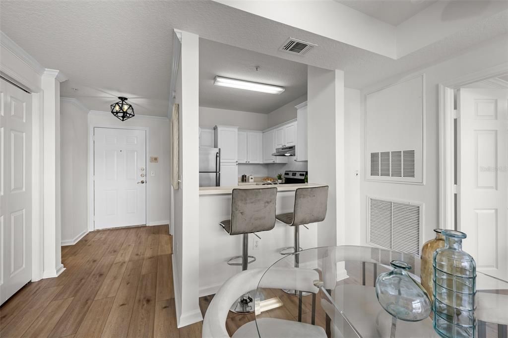 For Sale: $517,000 (2 beds, 2 baths, 1065 Square Feet)