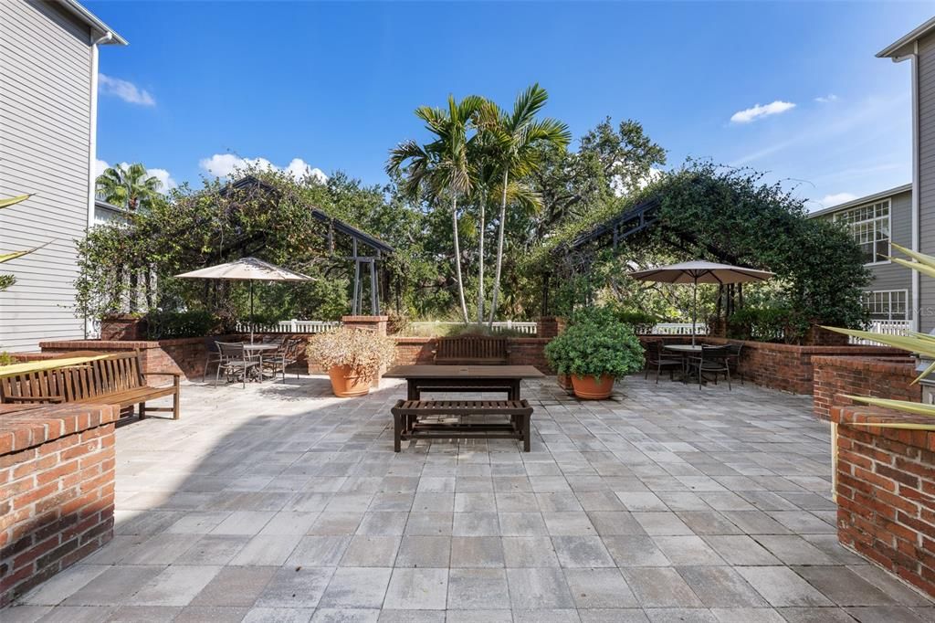 For Sale: $517,000 (2 beds, 2 baths, 1065 Square Feet)