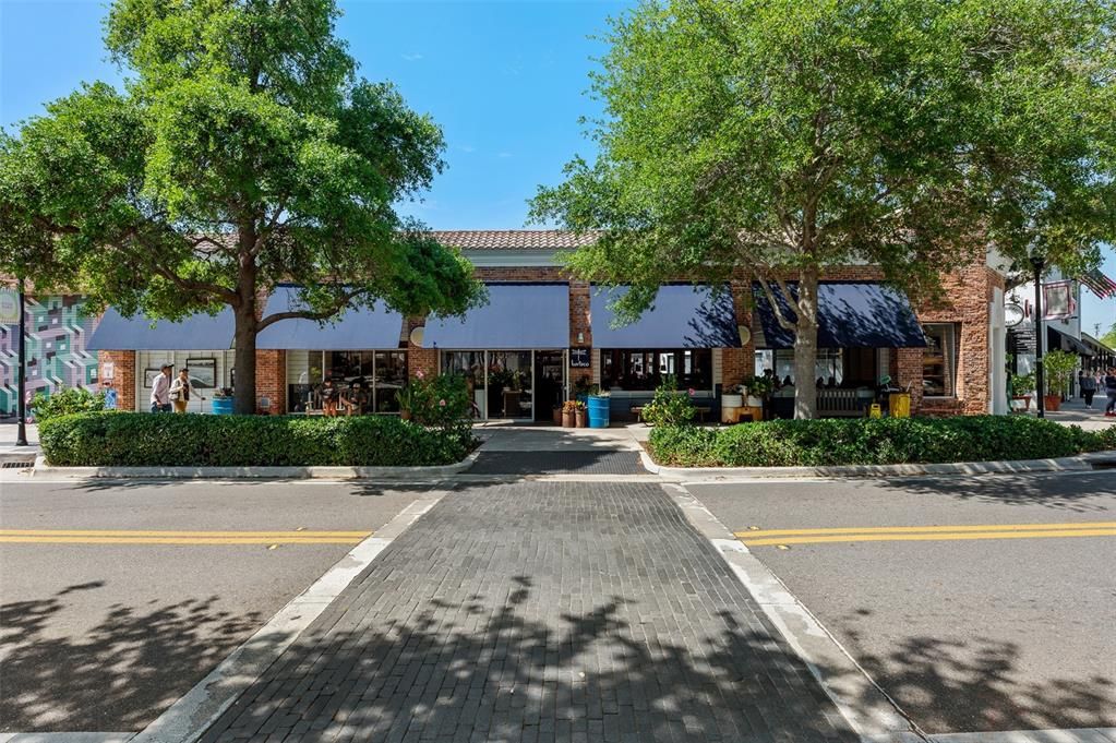 For Sale: $517,000 (2 beds, 2 baths, 1065 Square Feet)