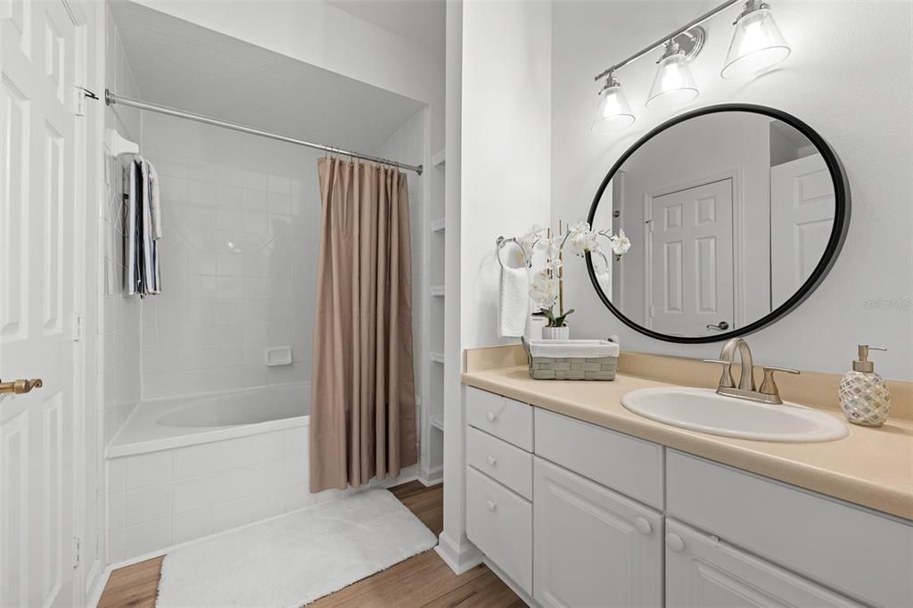 For Sale: $517,000 (2 beds, 2 baths, 1065 Square Feet)