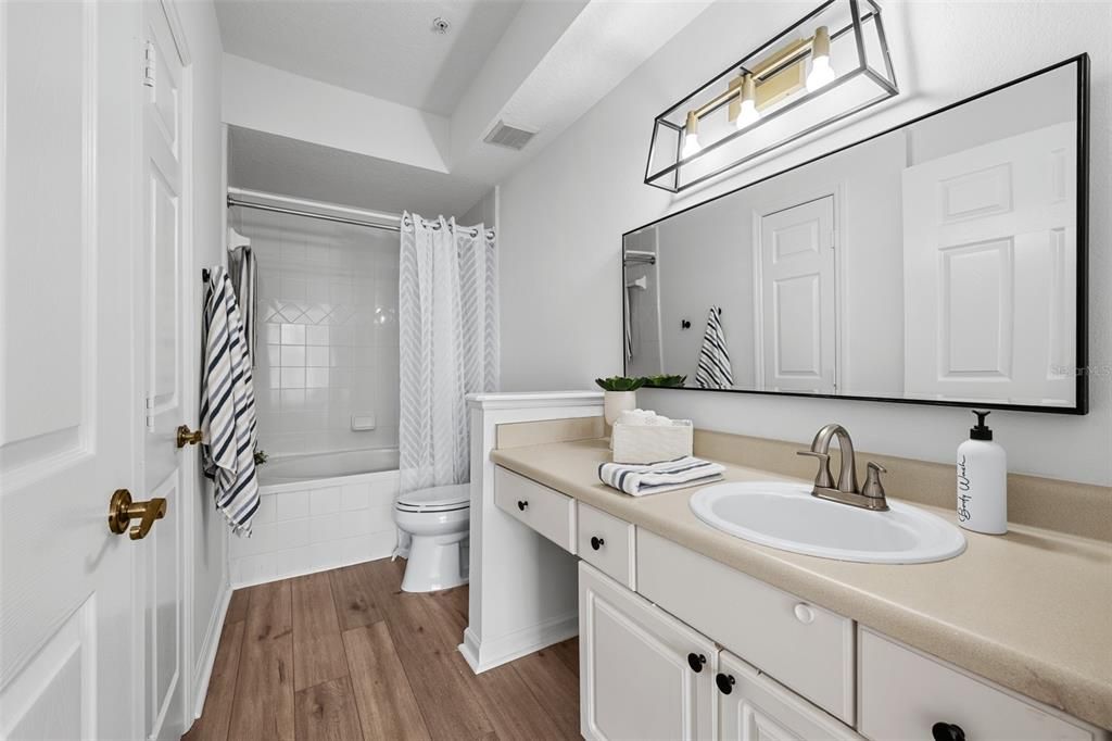 For Sale: $517,000 (2 beds, 2 baths, 1065 Square Feet)