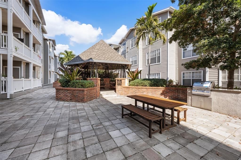 For Sale: $517,000 (2 beds, 2 baths, 1065 Square Feet)