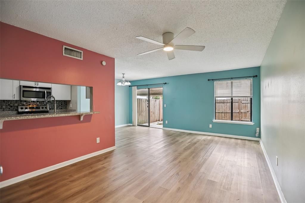 En Venta: $215,000 (2 camas, 2 baños, 1048 Pies cuadrados)