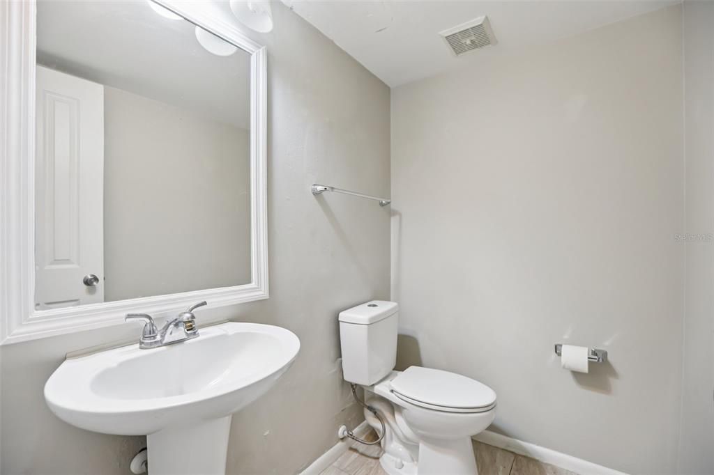 En Venta: $215,000 (2 camas, 2 baños, 1048 Pies cuadrados)