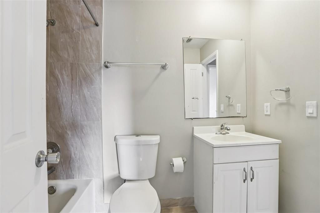 En Venta: $215,000 (2 camas, 2 baños, 1048 Pies cuadrados)