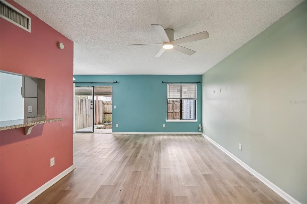 En Venta: $215,000 (2 camas, 2 baños, 1048 Pies cuadrados)