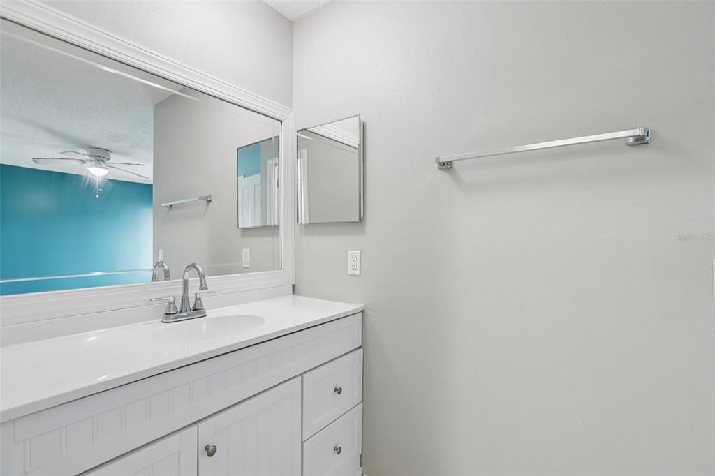 En Venta: $215,000 (2 camas, 2 baños, 1048 Pies cuadrados)