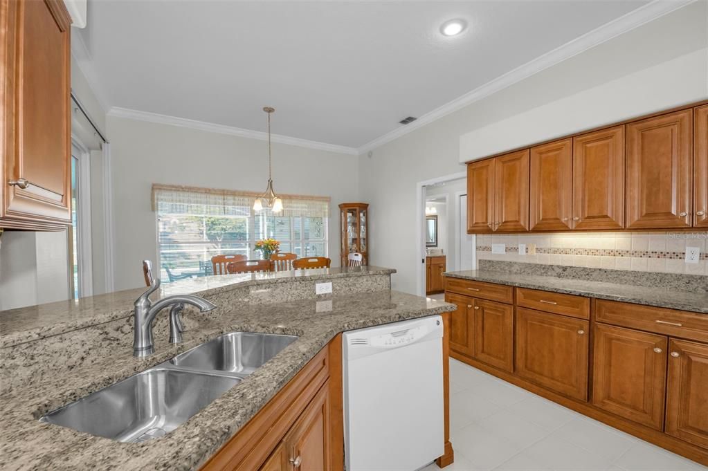 На продажу: $555,000 (4 спален, 2 ванн, 2151 Квадратных фут)