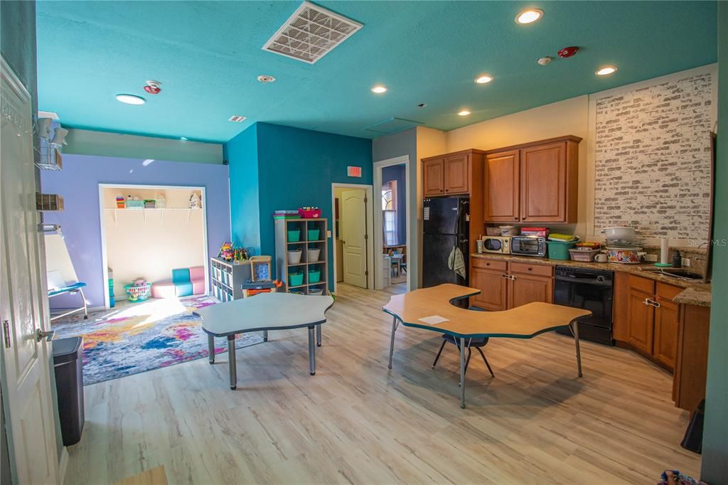 待售: $875,000 (0 贝兹, 0 浴室, 2530 平方英尺)