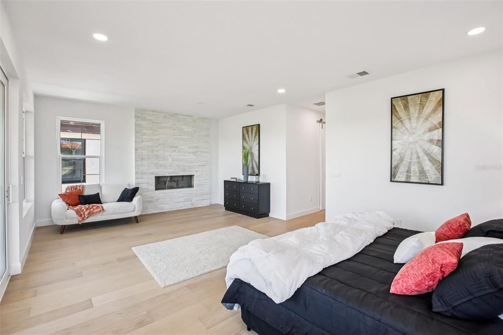 For Sale: $2,595,000 (4 beds, 3 baths, 3850 Square Feet)