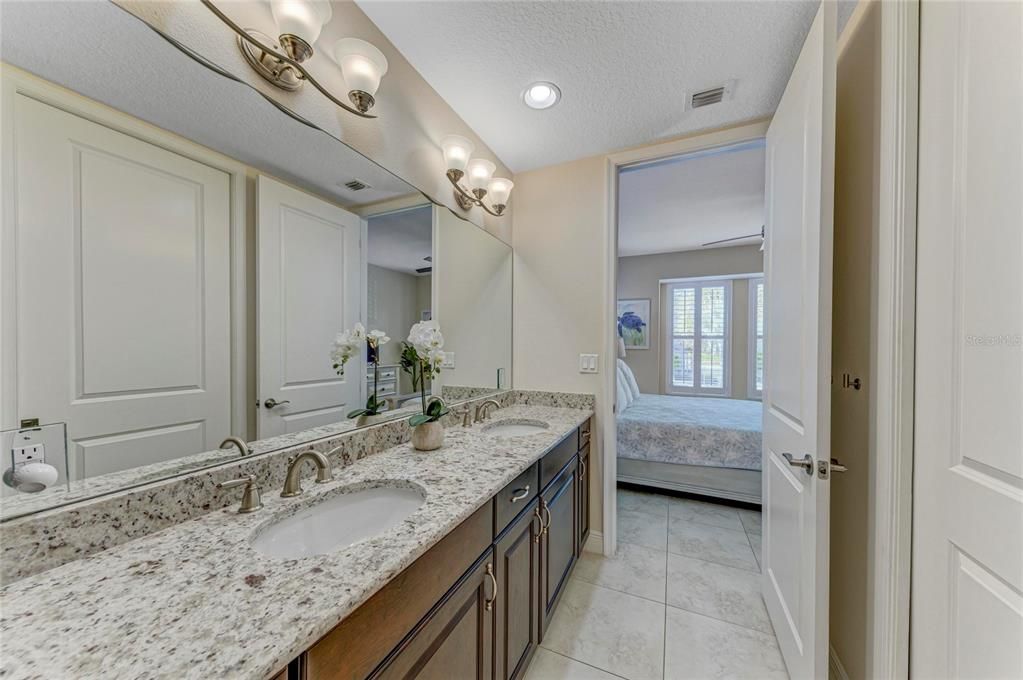 На продажу: $645,000 (2 спален, 2 ванн, 1456 Квадратных фут)