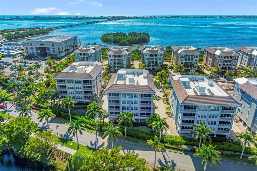 На продажу: $645,000 (2 спален, 2 ванн, 1456 Квадратных фут)