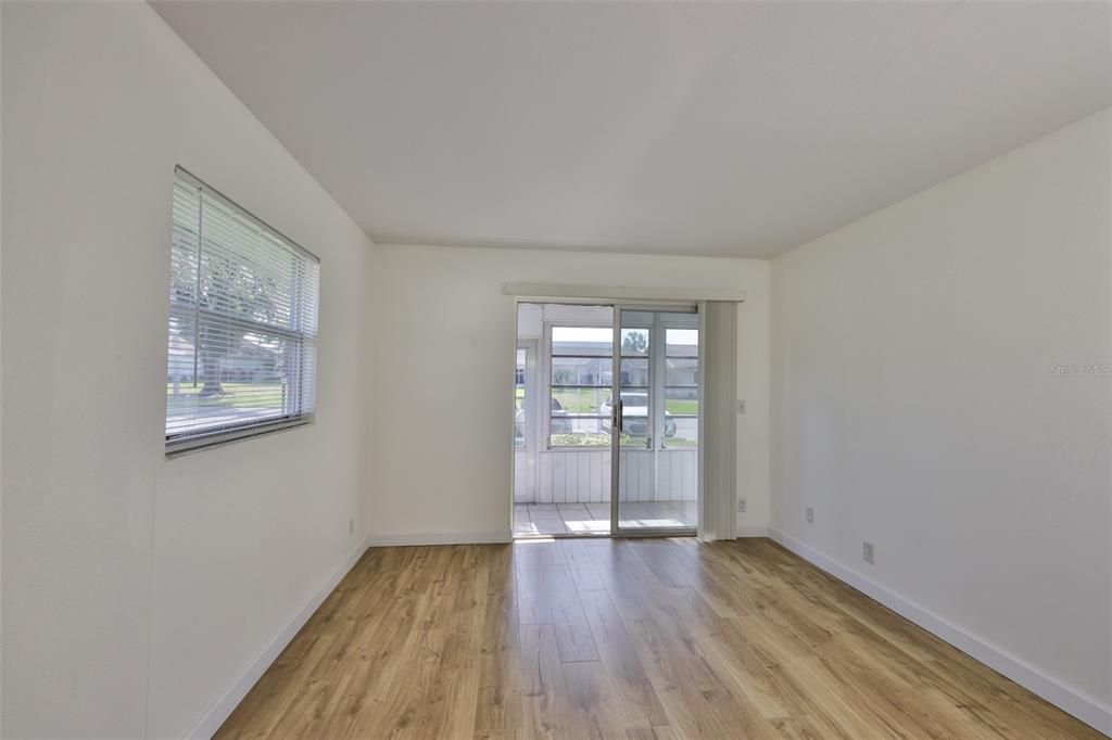 For Sale: $109,900 (2 beds, 2 baths, 960 Square Feet)