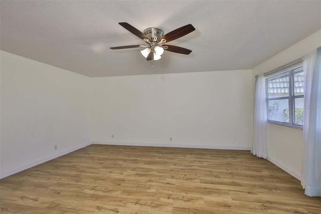 For Sale: $109,900 (2 beds, 2 baths, 960 Square Feet)