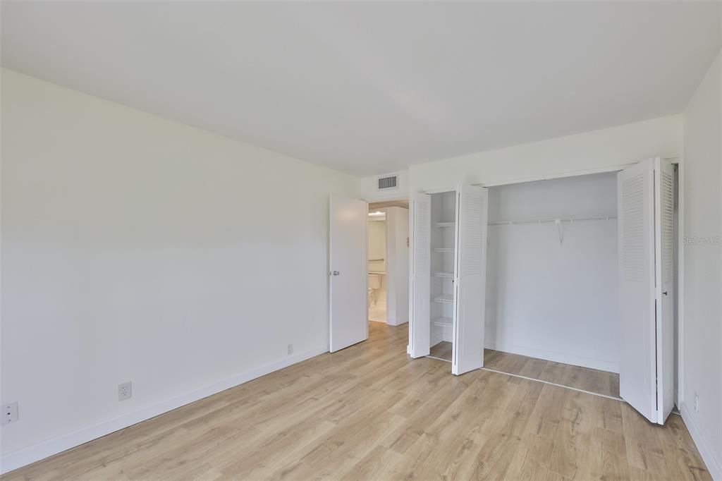 For Sale: $109,900 (2 beds, 2 baths, 960 Square Feet)