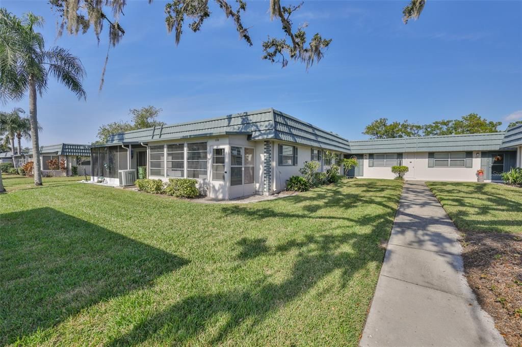 For Sale: $109,900 (2 beds, 2 baths, 960 Square Feet)