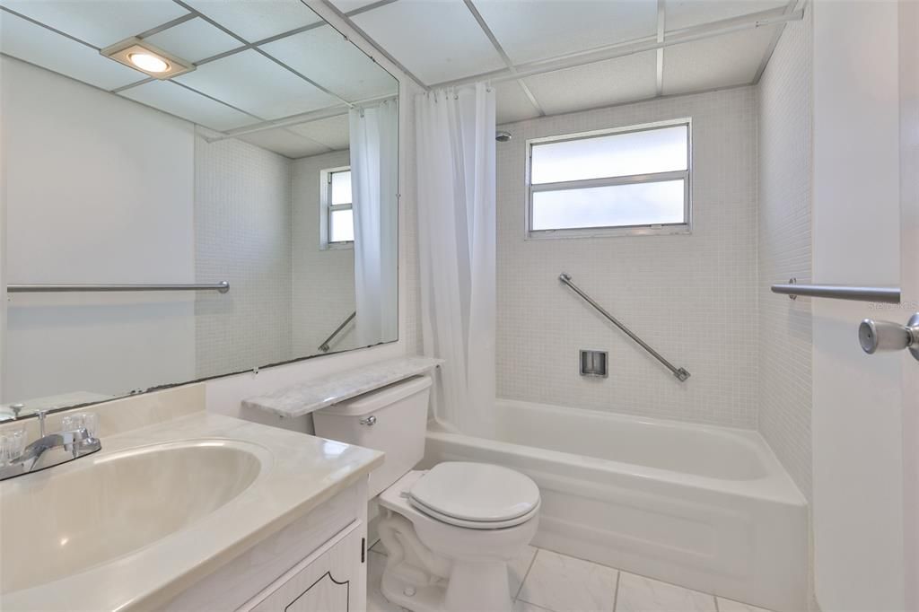 For Sale: $109,900 (2 beds, 2 baths, 960 Square Feet)