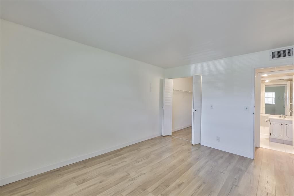 For Sale: $109,900 (2 beds, 2 baths, 960 Square Feet)