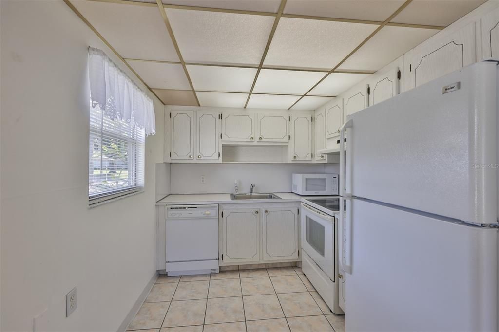 For Sale: $109,900 (2 beds, 2 baths, 960 Square Feet)