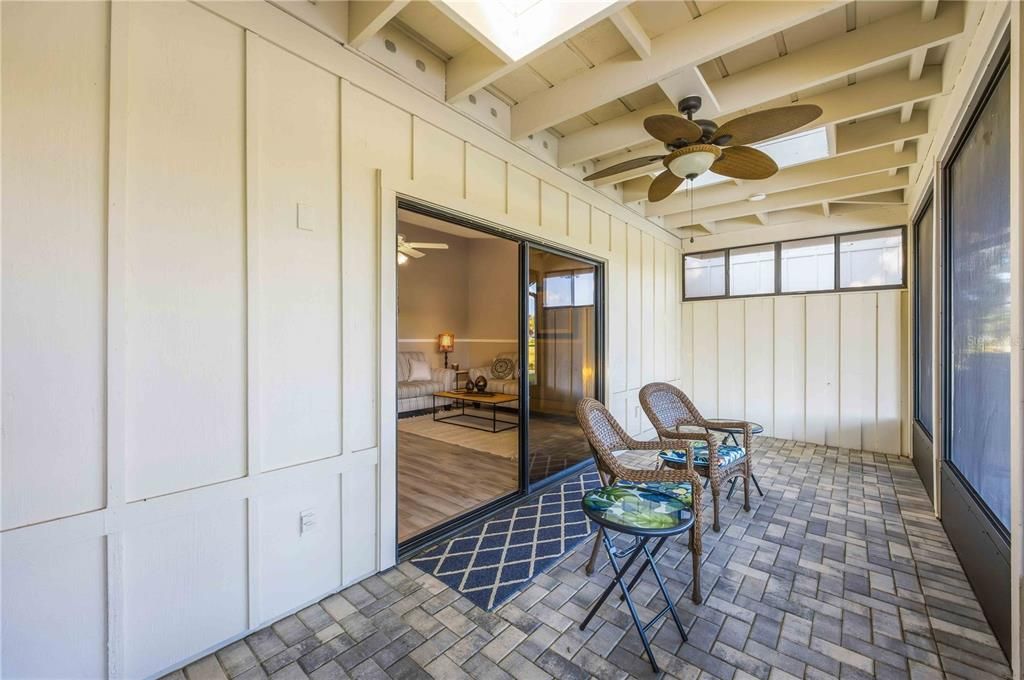 En Venta: $279,000 (2 camas, 2 baños, 1389 Pies cuadrados)