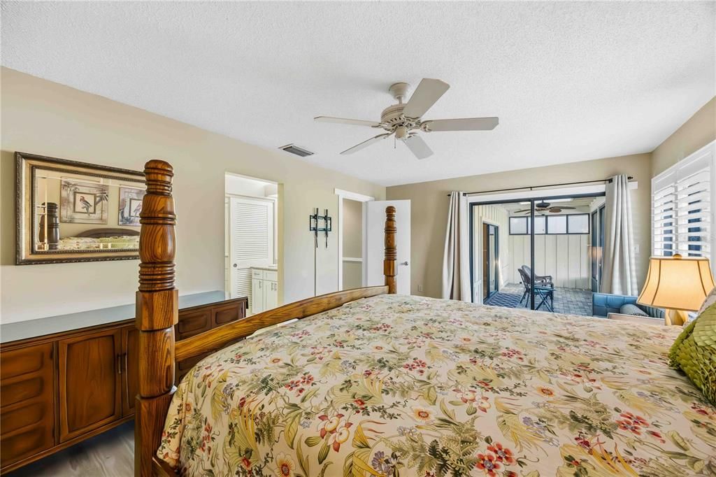 En Venta: $279,000 (2 camas, 2 baños, 1389 Pies cuadrados)