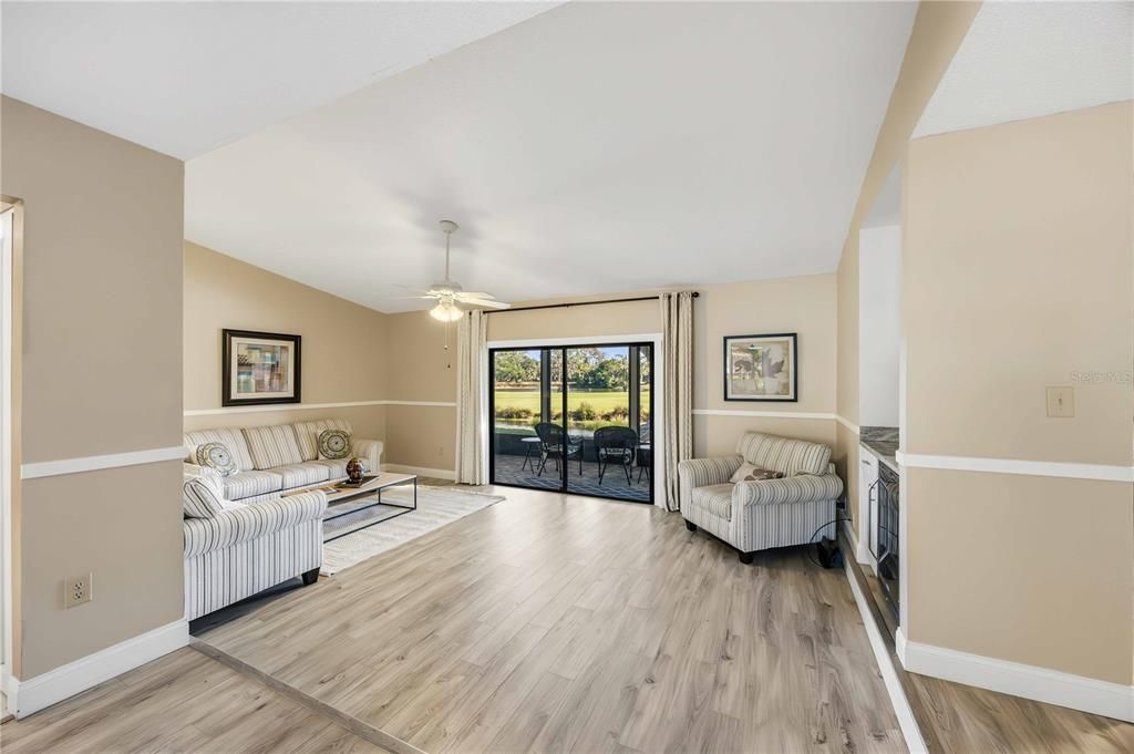 En Venta: $279,000 (2 camas, 2 baños, 1389 Pies cuadrados)