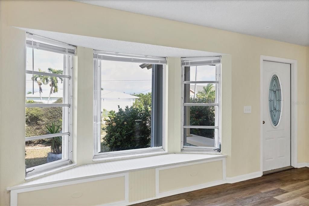 For Sale: $275,000 (3 beds, 2 baths, 1371 Square Feet)